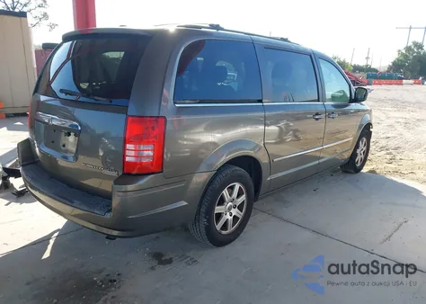 2010 Chrysler Town & Country Touring из США, поврежденный, VIN 2A4RR5D12AR226507